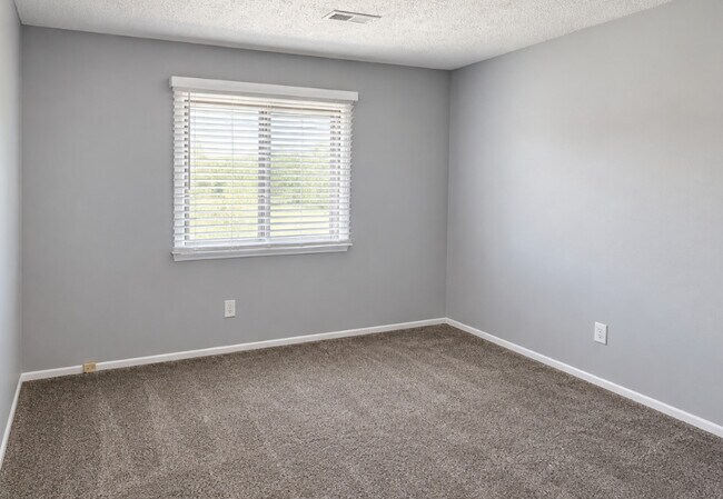 Foto del edificio - 3405 Holiday Ct