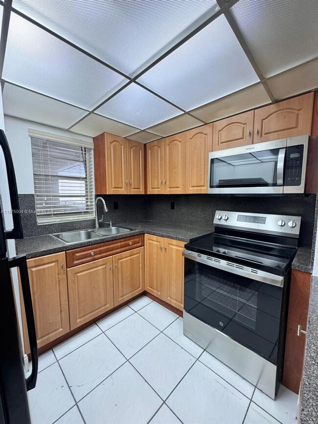 Building Photo - 870 NW 87th Ave
