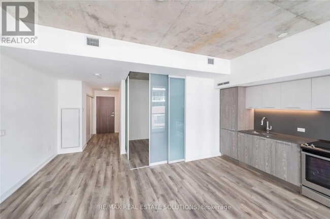 Building Photo - 15 Baseball Pl