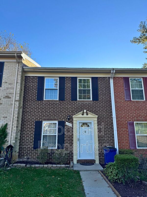 Foto principal - 8843 Hayshed Ln