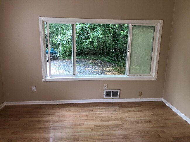 Living roonm - 3023 Russell Way