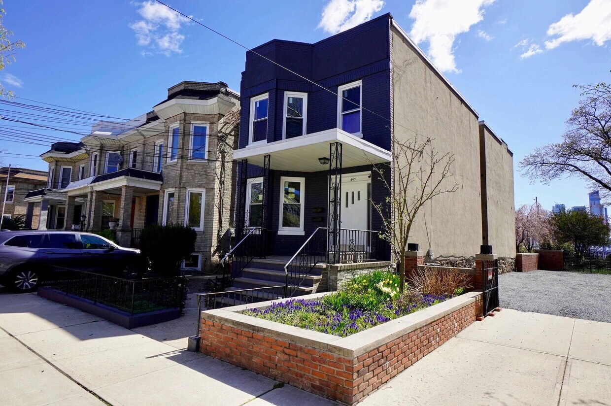 444 Gregory Ave Unit 2, Weehawken, NJ 07086 Condo for Rent in Weehawken, NJ