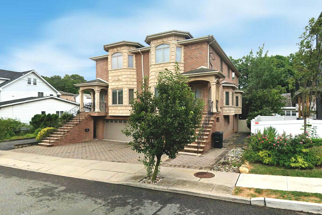 Building Photo - 258 4th St