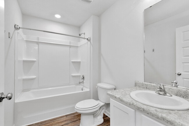 Foto del edificio - 5631 Guinevere Ln