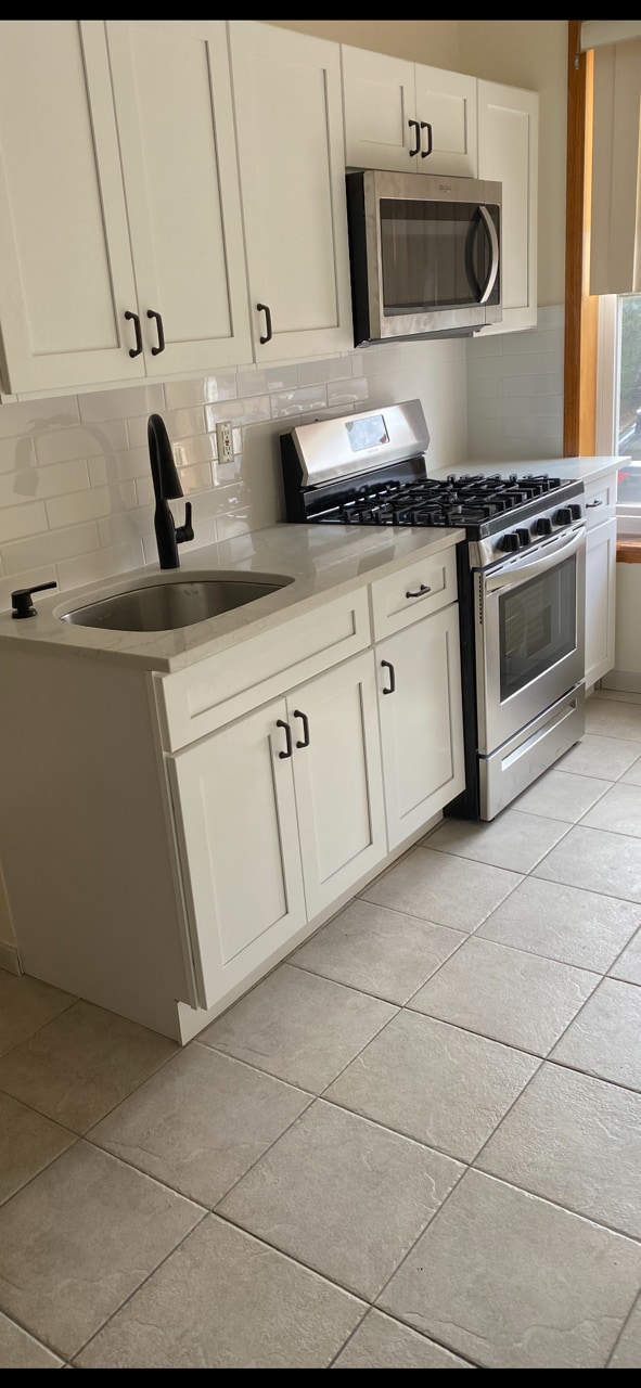 Building Photo - 1761 W 5th St