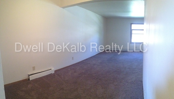 Building Photo - 820 W Hillcrest Dr