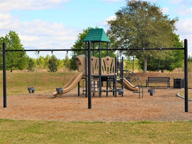 Building Photo - 222 Dogwood Circle