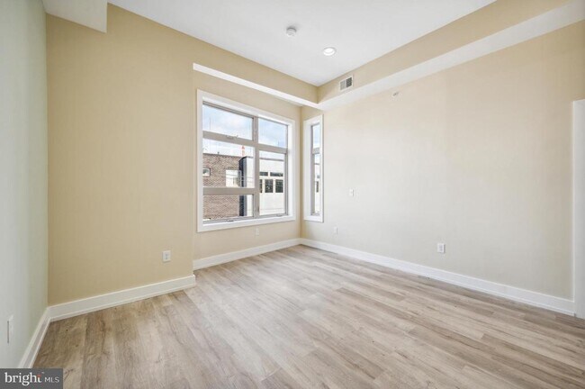 Foto del edificio - 2024 E Fletcher St