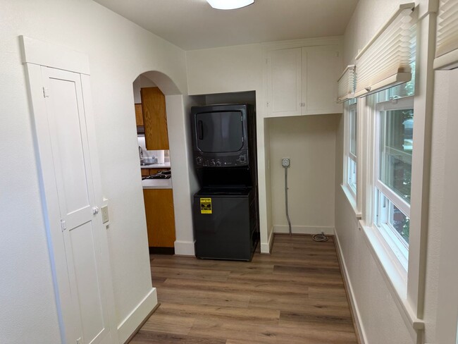Building Photo - Two bedroom one bath brick charmer!