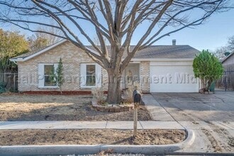 Building Photo - 7004 Southampton Dr