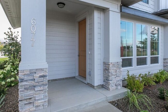 Building Photo - Roe Street Townhomes