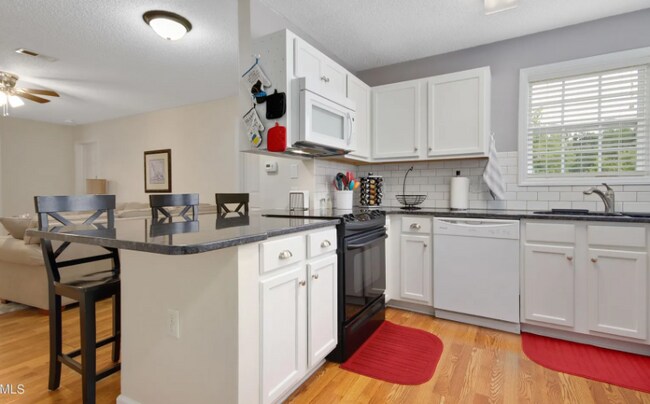 Foto del edificio - 3000 Centennial Woods Dr