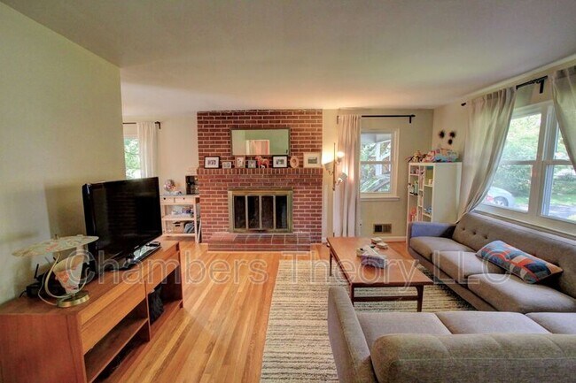 Building Photo - 2703 Dawn Dr