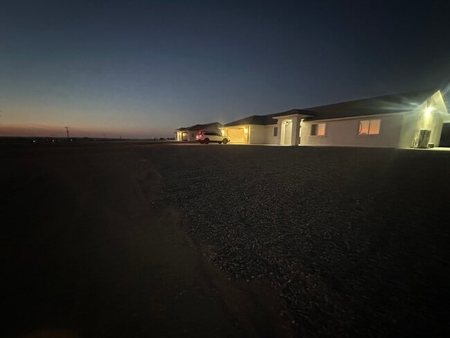 Foto del edificio - 24445 National Trails Hwy