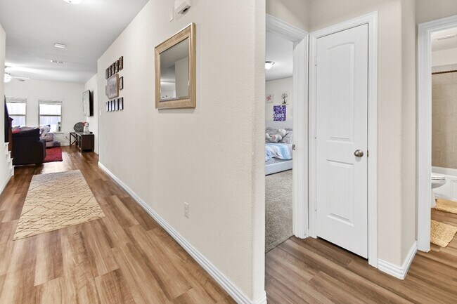 Building Photo - 1353 Rembrandt Dr