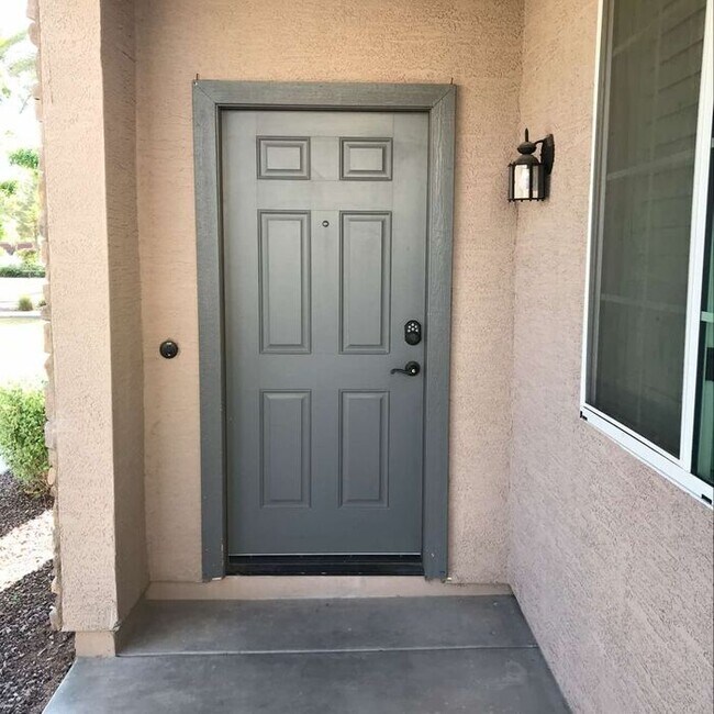 Building Photo - 3950 E Leslie Dr