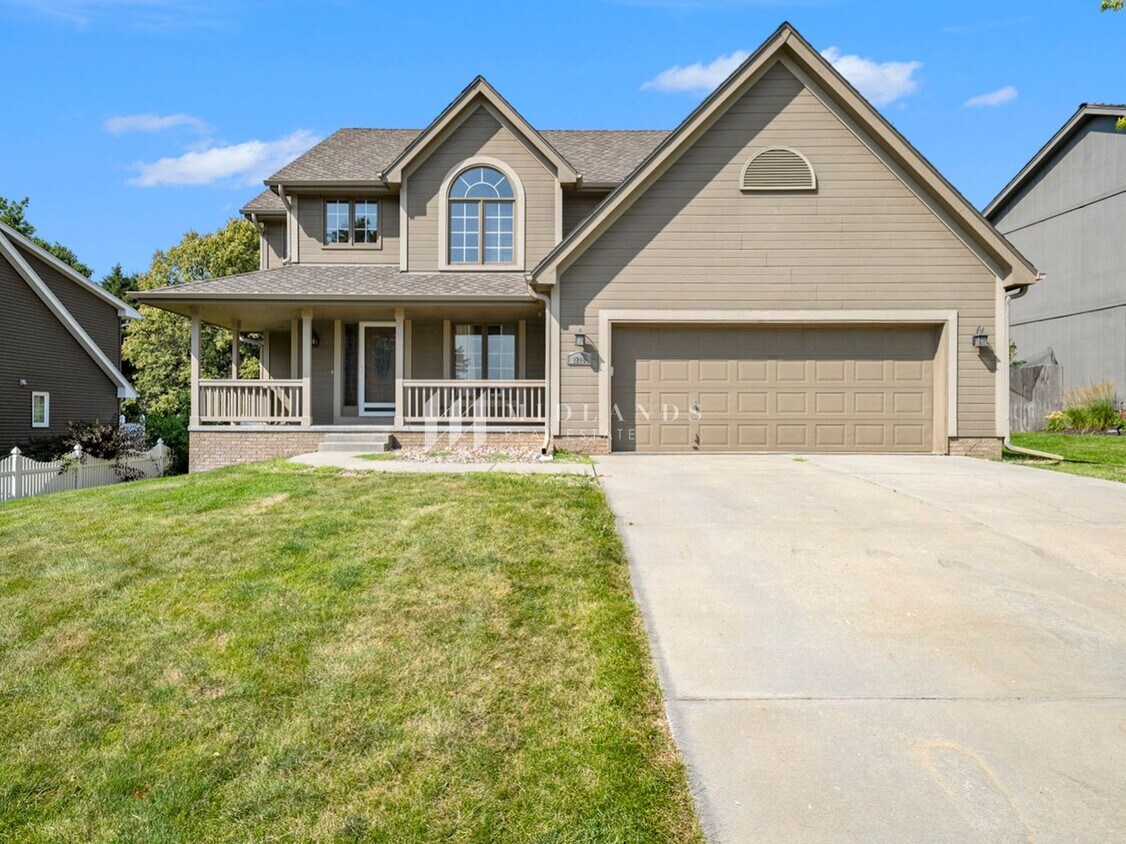 Foto principal - 4 Bedroom Papillion Home!