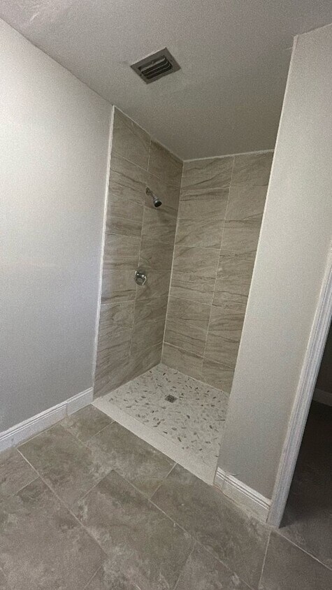 Foto del edificio - Fully Renovated Home in BEL-AIRE WOODS