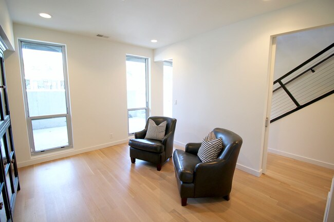 Building Photo - 419 E 63rd Ter