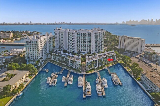 Foto del edificio - 7914 Harbor Island Dr