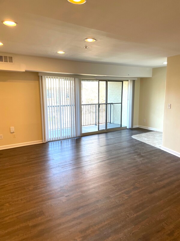 Foto del edificio - 1142 Cove Rd