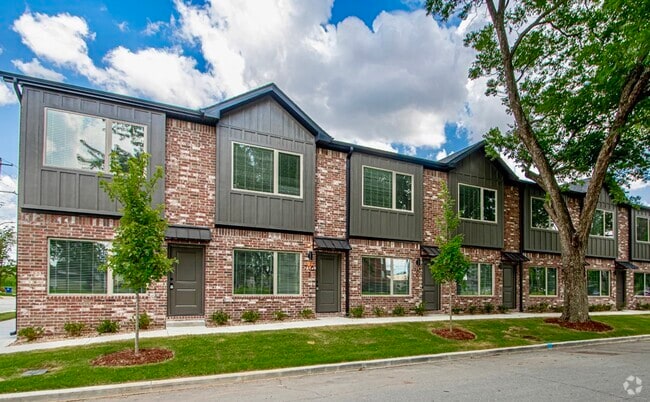Building Photo - 716 N Olive St