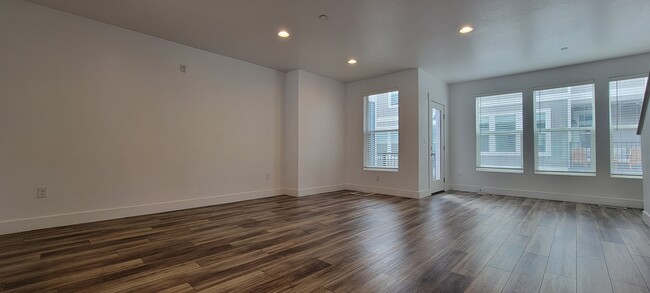 Building Photo - 3843 Mossmorran Ln