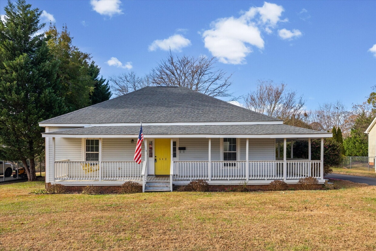 Primary Photo - 512 Banks St