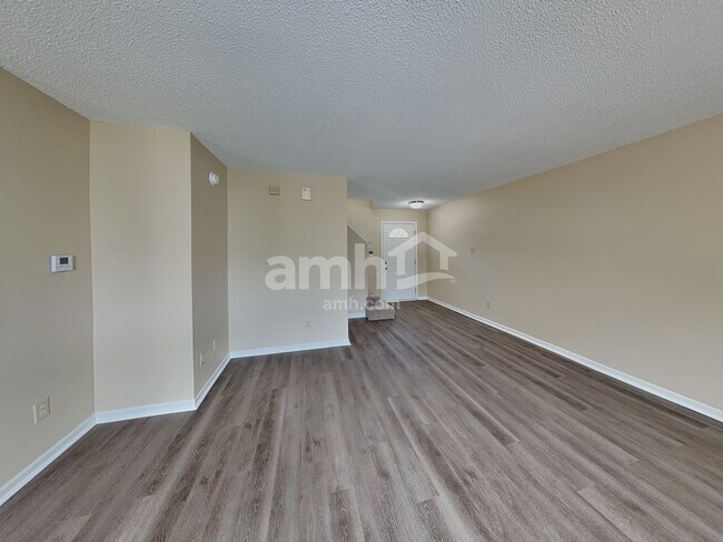 Foto del edificio - 2455 Summerwood Ln