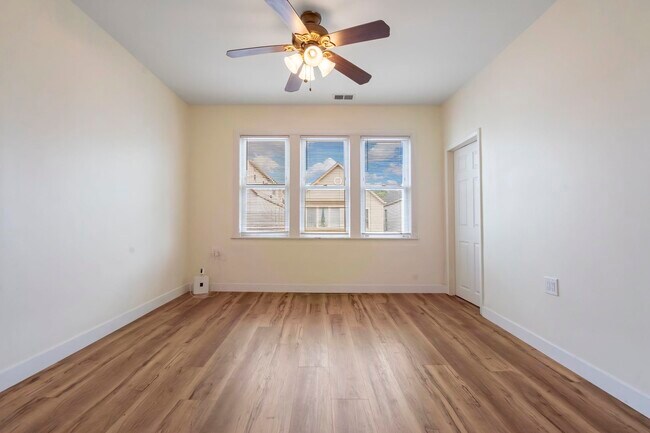 Foto del edificio - 1116 W 19th St