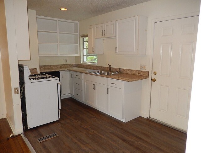 Foto del edificio - SPACIOUS 4/2 House! Walk/Bike to FSU/TCC! ...