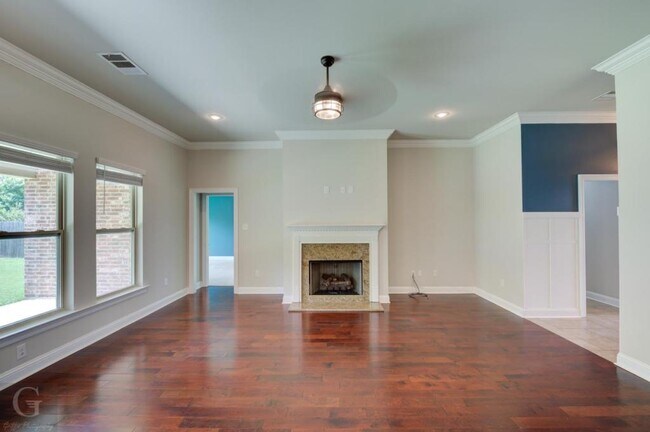 Foto del edificio - 650 Alder Ln