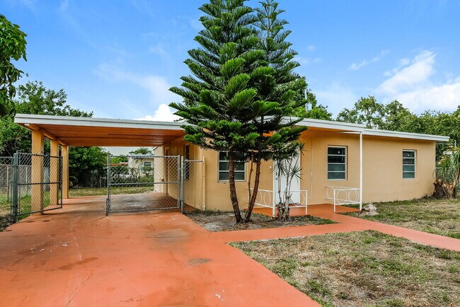 Foto del edificio - 2445 NW 159th St