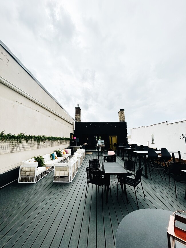 Building Photo - 102 State St N