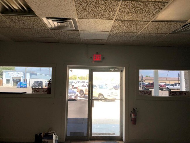 Building Photo - 00235 S COMMERCIAL ST ARANSAS PASS, TX 78336