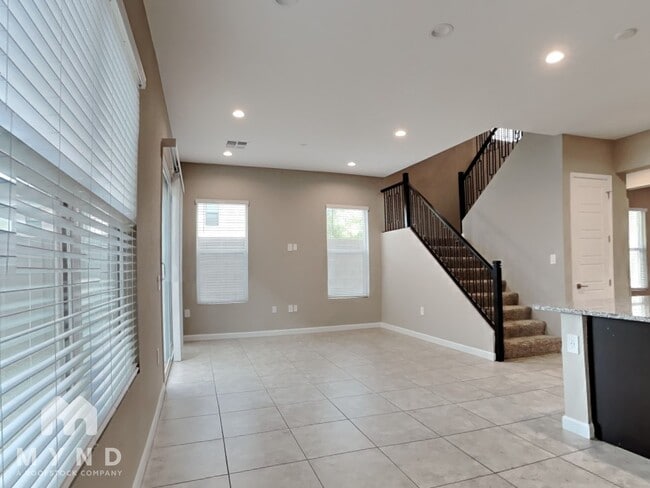 Building Photo - 4839 E Village Dr