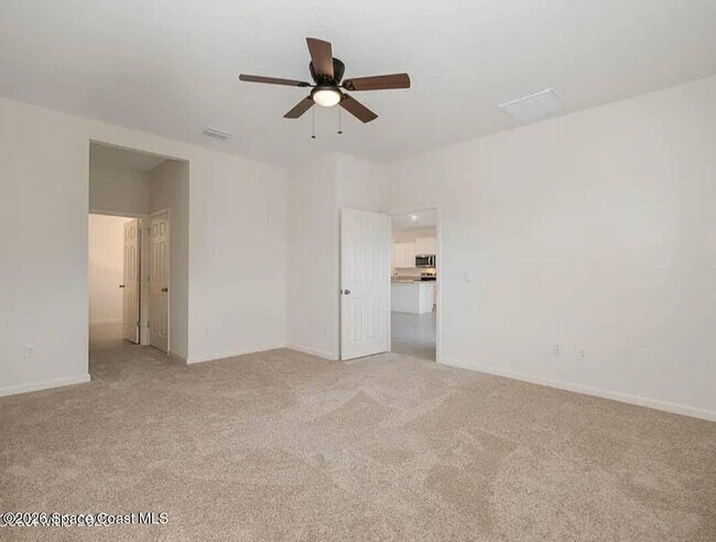 Foto del edificio - 463 Old Country Rd S E