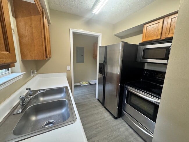 Building Photo - 753 Nelson Rd