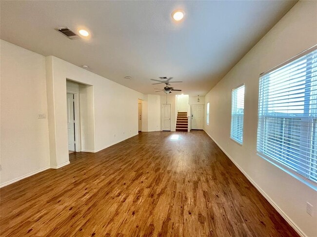 Building Photo - 112 Wind Flower Ln