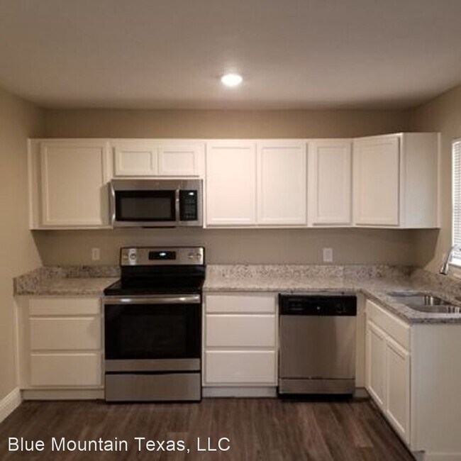 Building Photo - 10019 Olmos Dr