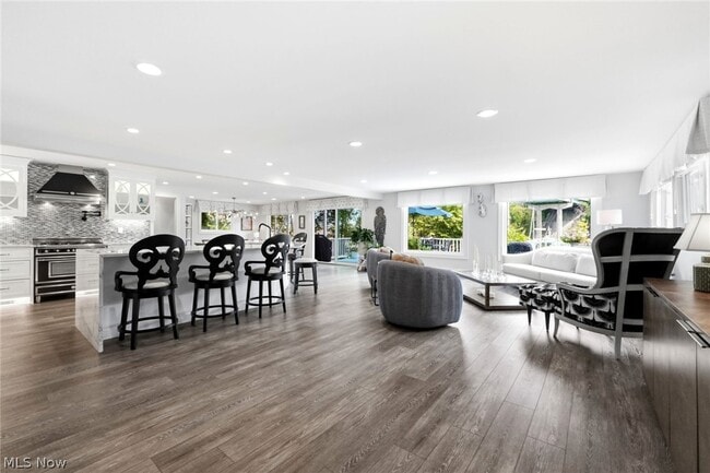 Foto del edificio - 421 Riverdale Dr