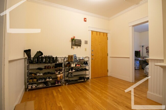 Building Photo - 27 Glenville Ave