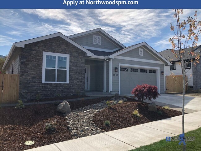Building Photo - Beautiful 4 Bedroom 2 Bath Home