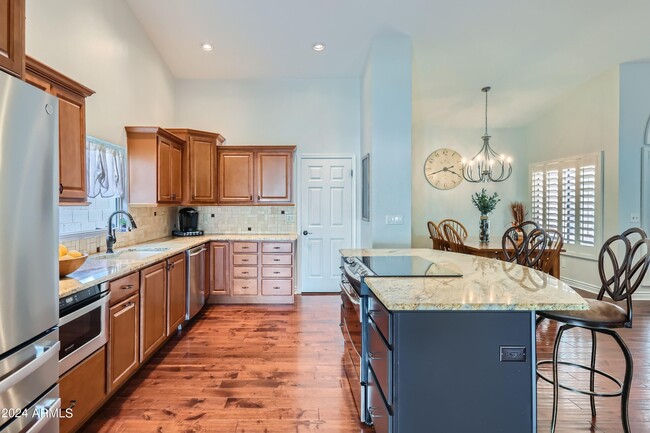 Building Photo - 10522 E Bella Vista Dr