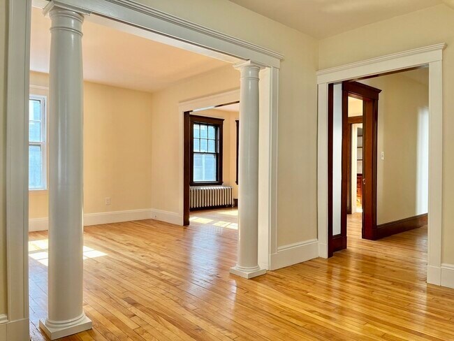 Foto del edificio - 84 Everett St
