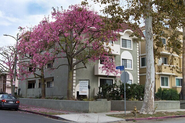 Building Photo - 3600 Empire Apartments