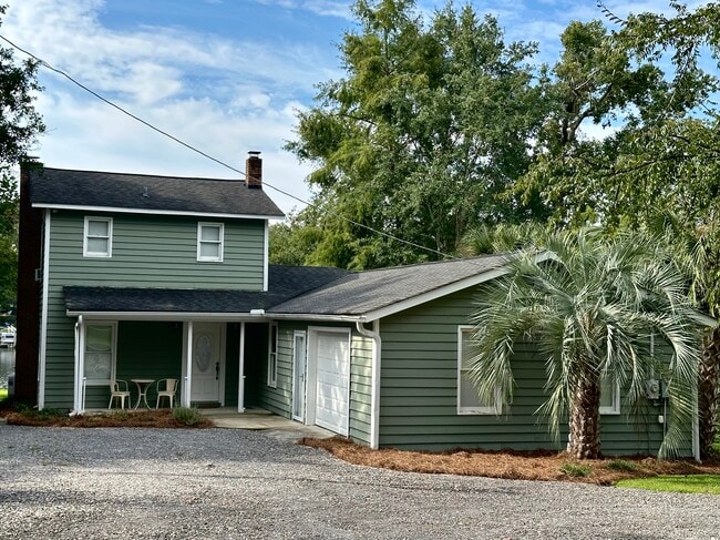 Building Photo - 350 Lakeshore Dr