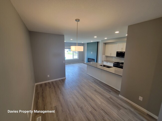 Photo du bâtiment - 403-437 37 Ave NW