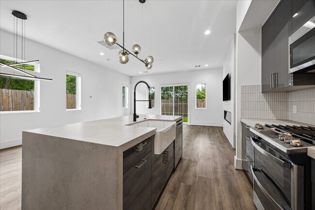 Foto del edificio - 4211 Nichols St
