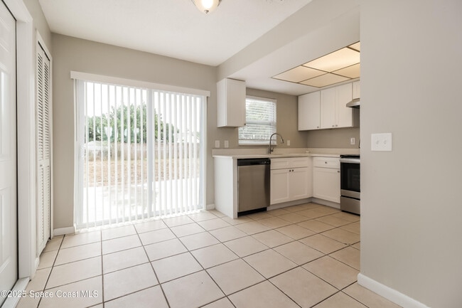 Building Photo - 2495 E Sherwood Cir